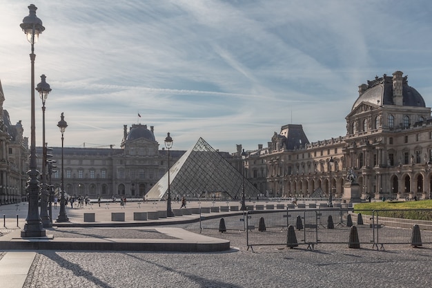 Louvre het grootste museum ter wereld in Parijs