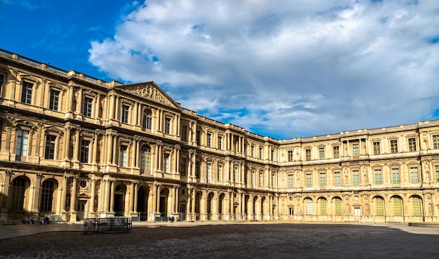 Музей лувра главная туристическая достопримечательность в париже франция