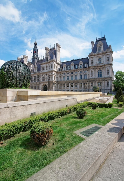 프랑스 파리의 루브르 궁전과 튈르리 정원. 지금은 박물관입니다.