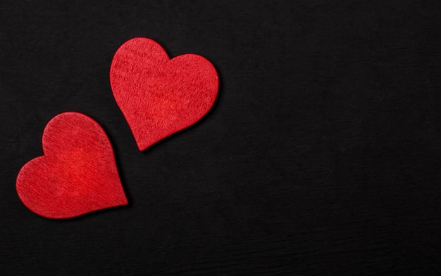 Концепция любви на день Святого Валентина. Валентина. Любовь. Поздравительная открытка дня святого Валентина Счастливые сердечки на деревянный стол
