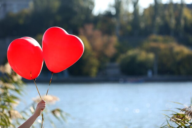 Воздушные шары в форме сердца любви, на открытом воздухе