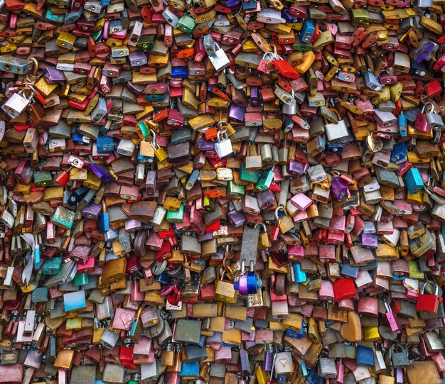 Photo love locks at hohenzollern bridge cologne germany