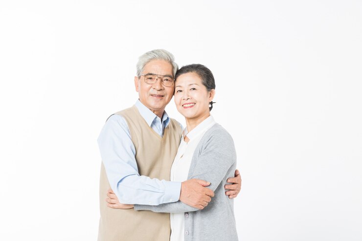 Photo 사랑하는 노부부는 서로 포옹