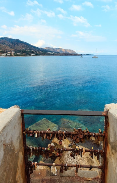 Lucchetti d'amore a cefalù sicilia italia