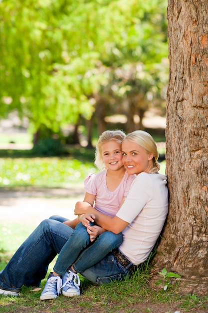 Bella madre con sua figlia