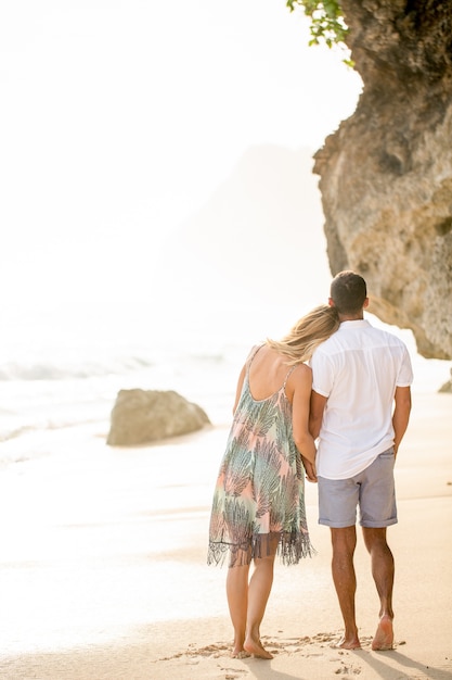 Amorevole, coppia, passeggiare, spiaggia