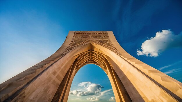 Photo low angle shot of the arc of azadi tower in tehran with blue sky