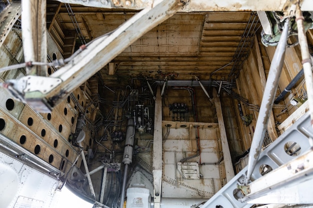 Photo low angle view of abandoned factory