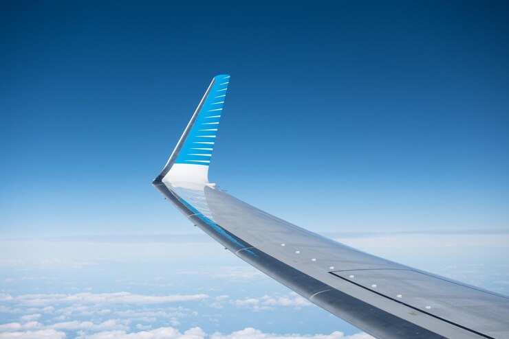 Photo low angle view of airplane flying in sky