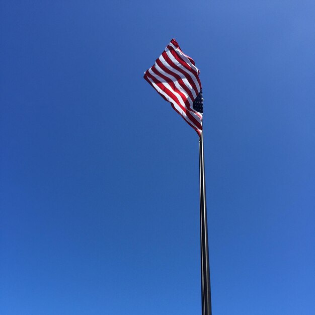 Photo low angle view of american flag