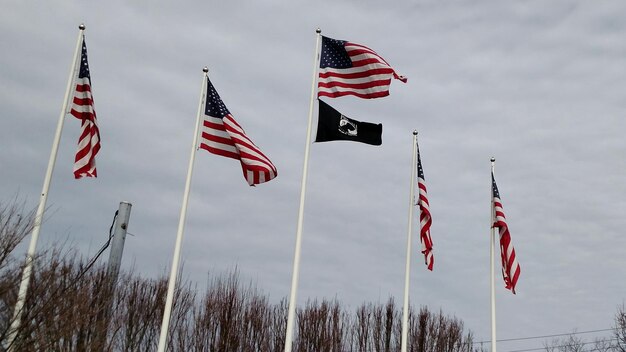 Photo low angle view of american flag