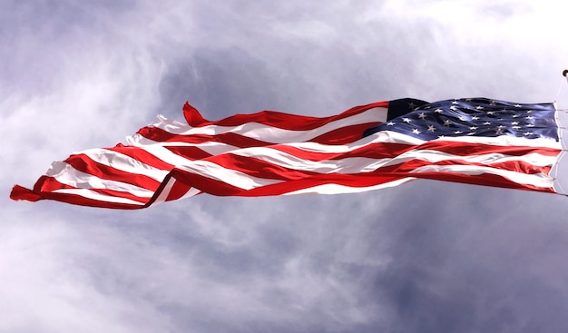 Photo low angle view of american flag