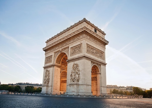 low angle view of arc de triomphe