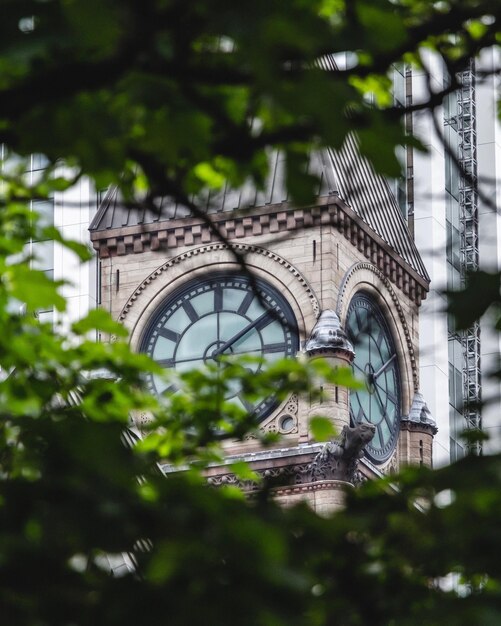 Photo low angle view of arch bridge on building