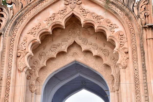 Photo low angle view of arch of historical gate