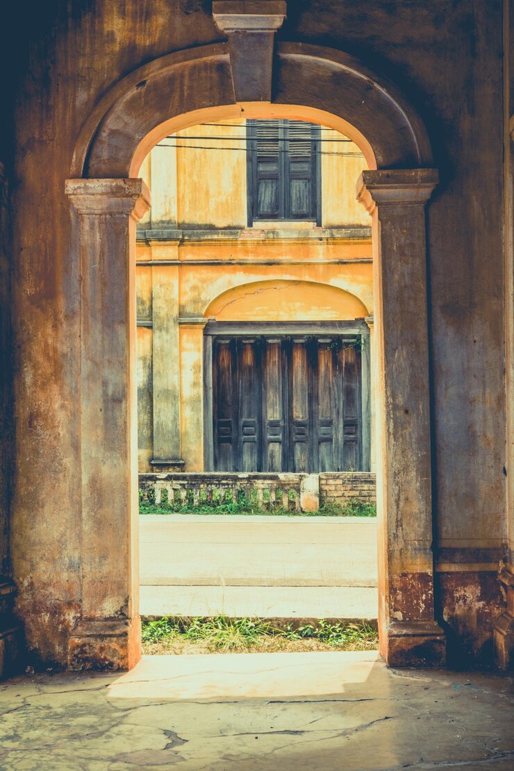 फोटो low angle view of arched walls