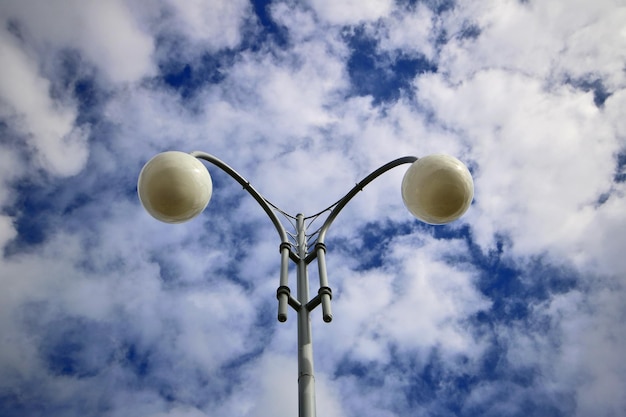 Foto vista a basso angolo dei palloncini contro il cielo