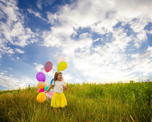 Photo low angle view of balloons on field against sky