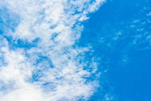 Photo low angle view of blue sky