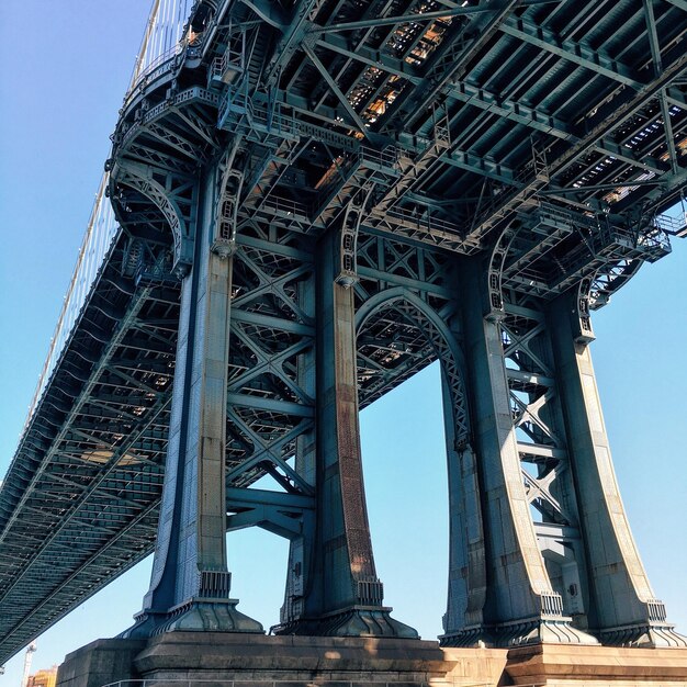 Photo low angle view of bridge