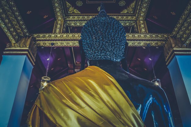 Photo low angle view of buddha statue at wat phra si rattana mahathat