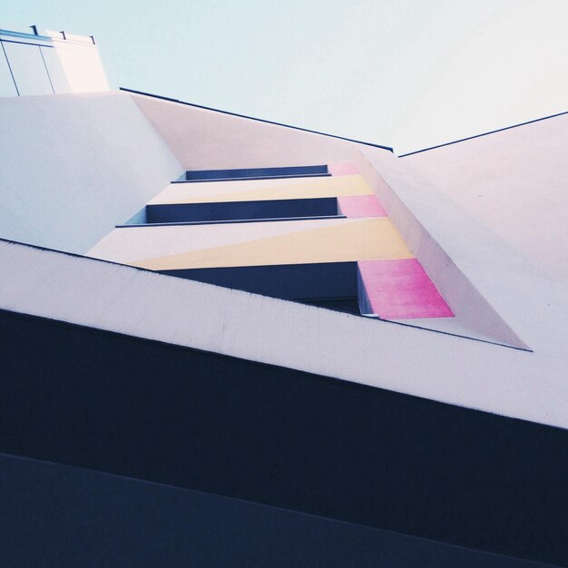 Photo low angle view of building against clear sky