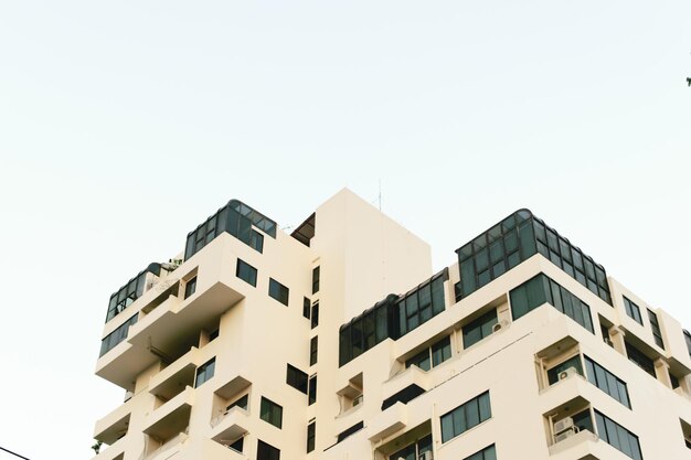 Photo low angle view of building against clear sky