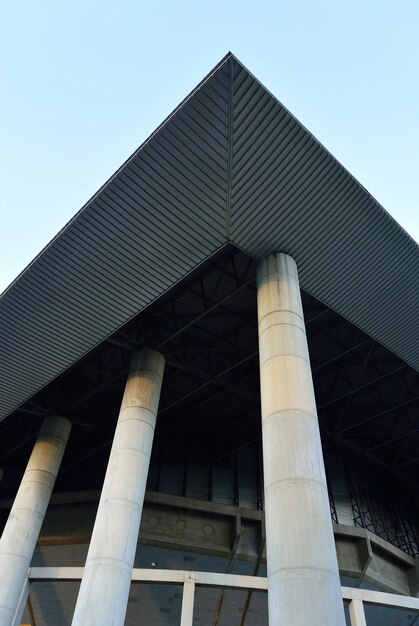 Photo low angle view of building against clear sky