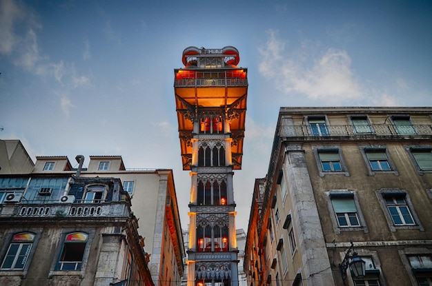 Photo low angle view of building against sky