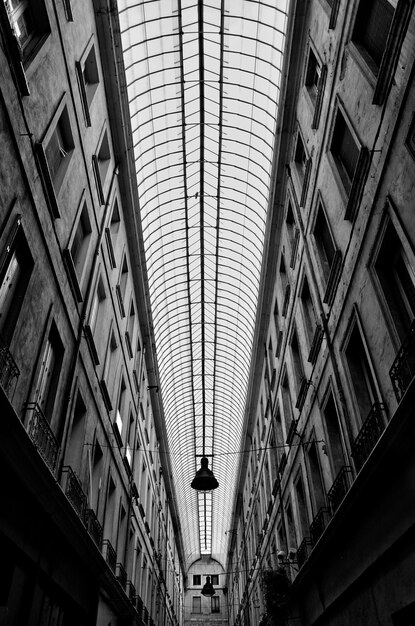 Photo low angle view of building against sky