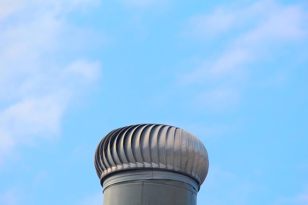 Photo low angle view of building against sky