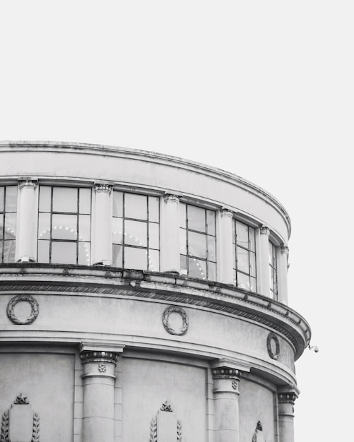 Photo low angle view of building against sky