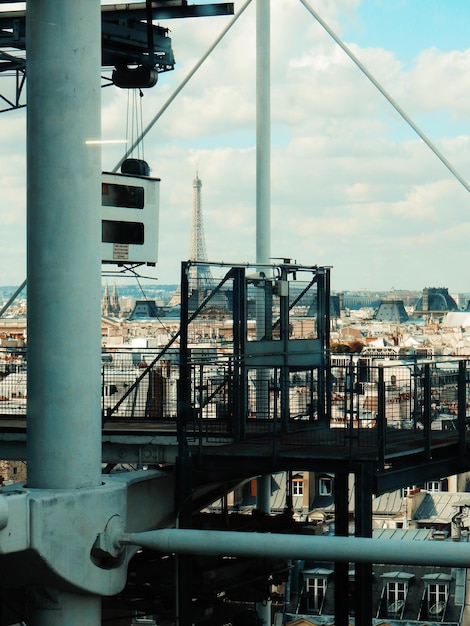 Foto vista ad angolo basso dell'edificio contro il cielo