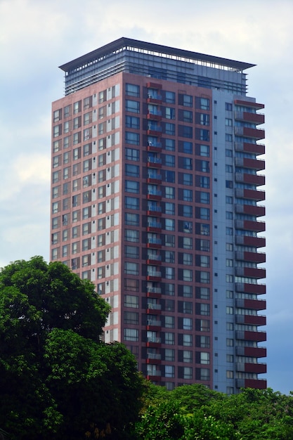 Foto vista ad angolo basso dell'edificio contro il cielo