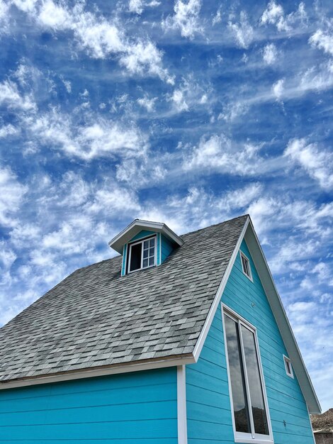 Photo low angle view of building against sky