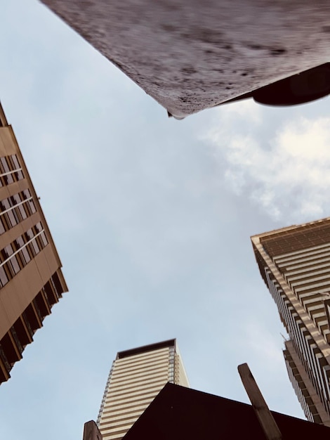 Photo low angle view of building against sky