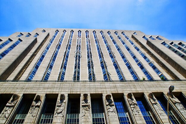 Photo low angle view of building against sky