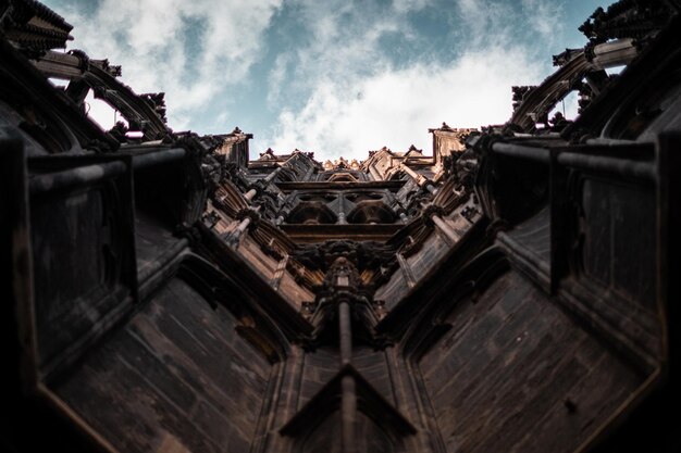 Photo low angle view of building against sky