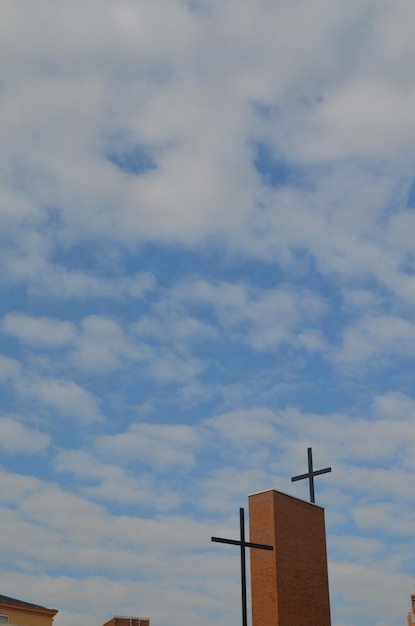 Photo low angle view of building against sky