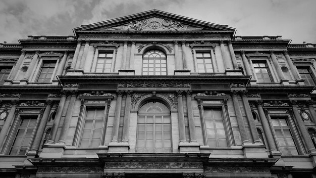 Photo low angle view of building against sky