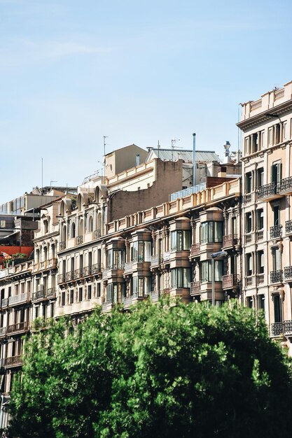 Foto vista ad angolo basso dell'edificio contro il cielo