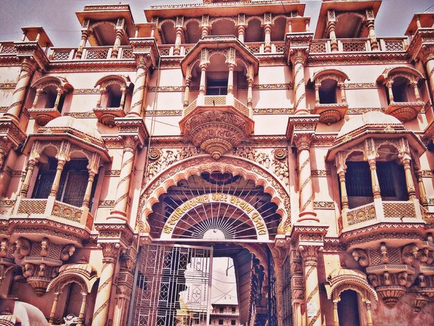 Photo low angle view of building facade