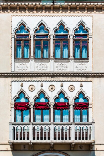 Foto vista dall'angolo basso dell'edificio