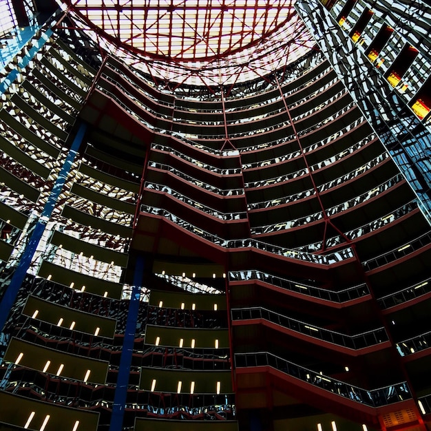 Foto vista dell'edificio ad angolo basso