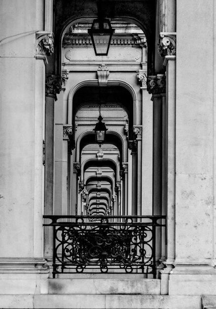 Foto vista dell'edificio ad angolo basso