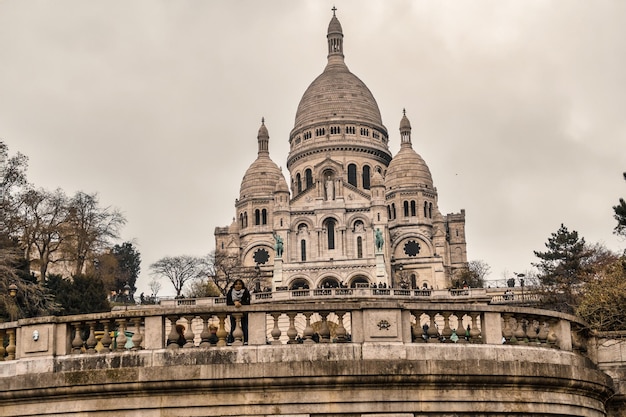 Foto vista ad angolo basso di un edificio