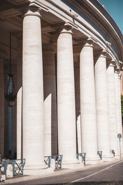 Foto vista dell'edificio ad angolo basso