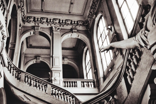 Foto vista dell'edificio ad angolo basso