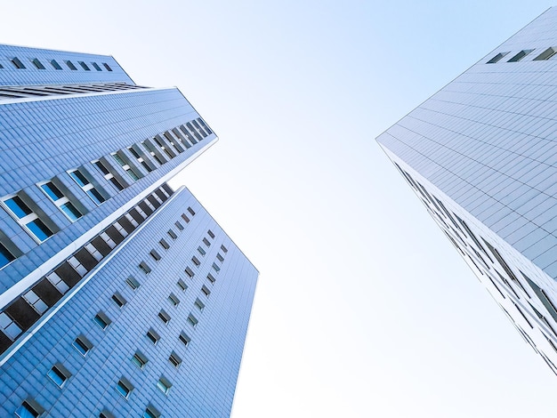 Photo low angle view of buildings against clear sky