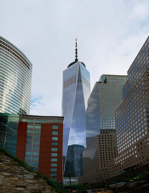 Photo low angle view of buildings against sky